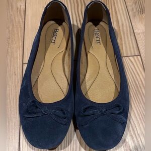 Born women’s navy blue suede flats. Size 7.5. EUC.